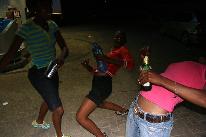 girls dancing at the sasol garage